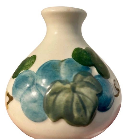 VTG METLOX POPPYTRAIL SCULPTURED GRAPE BLUE SALT And PEPPER SHAKER No Stoppers - Picture 3 of 7